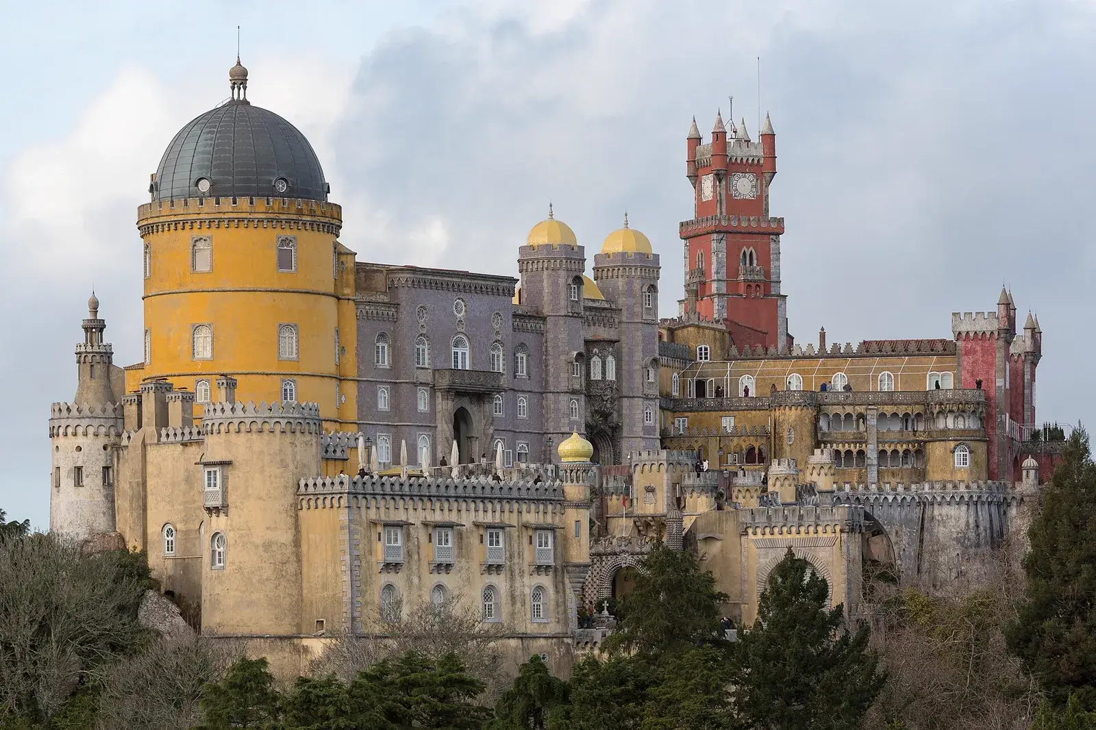 Palacio da Pena de Sintra con sus torres de colores