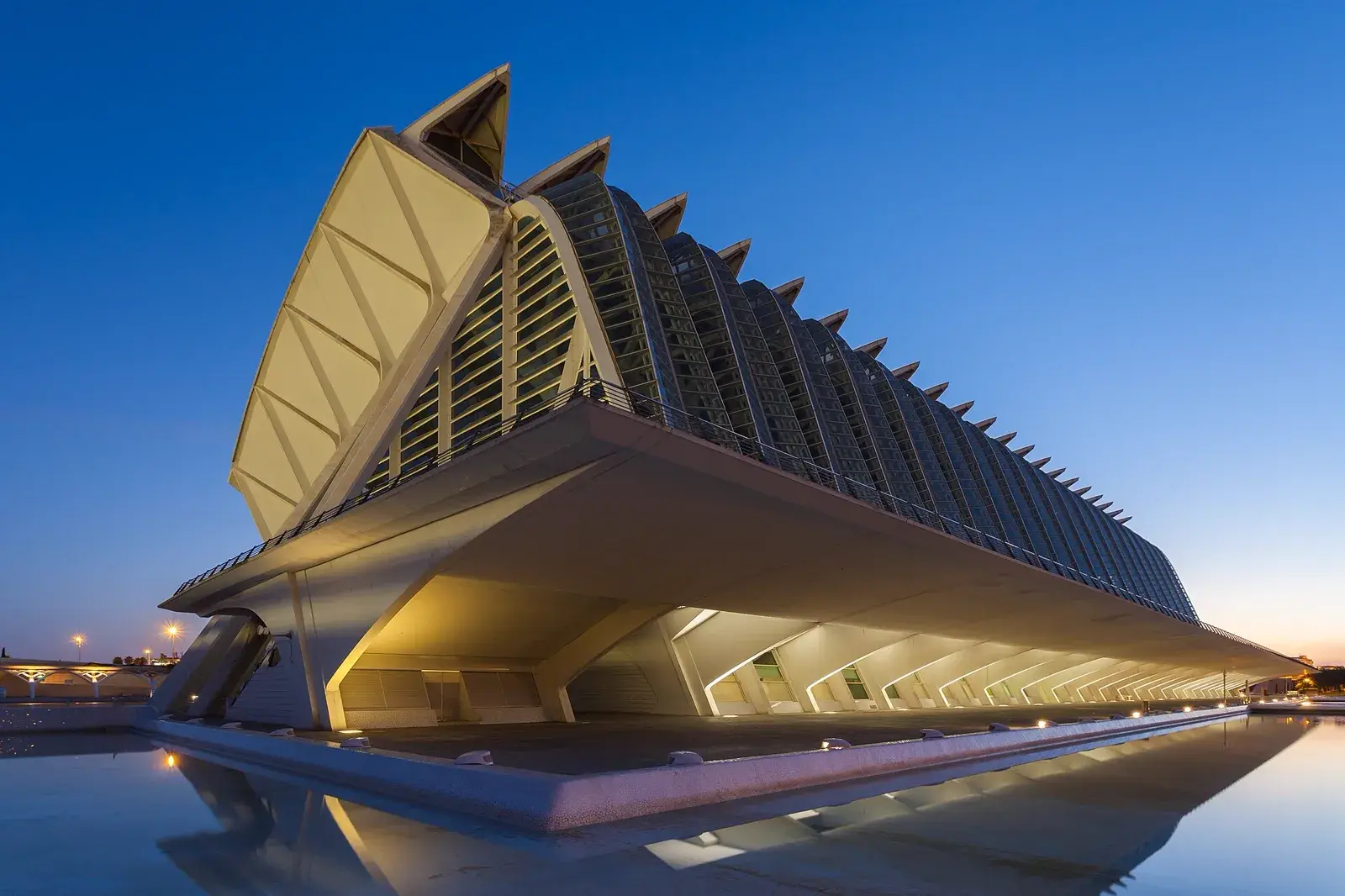 Ciudad de las Artes y las Ciencias de Valencia al anochecer